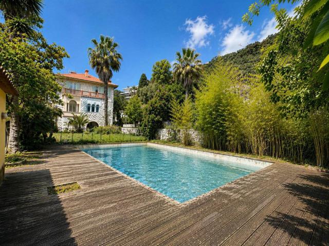 Villa de luxe de 9 pièces en vente Menton, Provence Alpes Côte d'Azur
