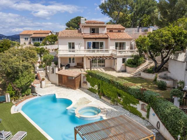 Villa de luxe de 9 pièces en vente Cavalaire sur Mer, Provence Alpes Côte d'Azur