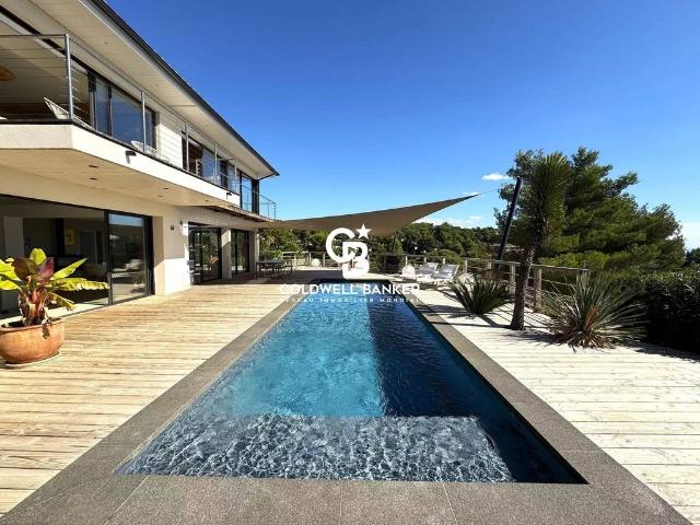Villa de luxe de 9 pièces en vente Hyères, Provence Alpes Côte d'Azur