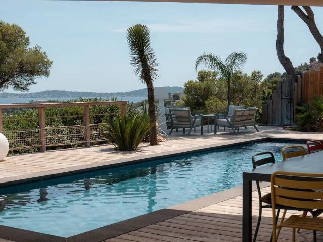 Villa de luxe de 9 pièces en vente Hyères, Provence Alpes Côte d'Azur
