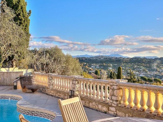 Villa de luxe de 9 pièces en vente La Colle sur Loup, Provence Alpes Côte d'Azur