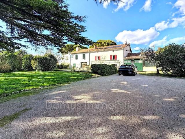 Villa de luxe de 9 pièces en vente Saint Saturnin lès Avignon, Provence Alpes Côte d'Azur