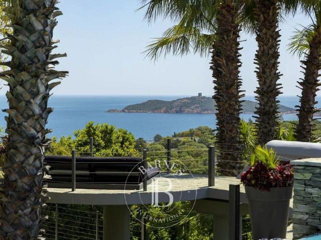 Villa de luxe de 9 pièces en vente Sainte Lucie de Porto Vecchio, France
