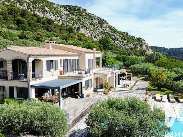 Villa de luxe de 9 pièces en vente Volx, Provence Alpes Côte d'Azur