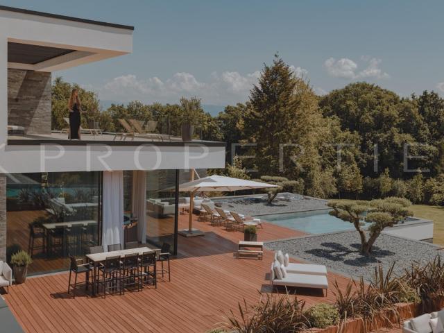 Single family house with 12 rooms on sale in Mies 2 000 m² | dreamo. Ch
