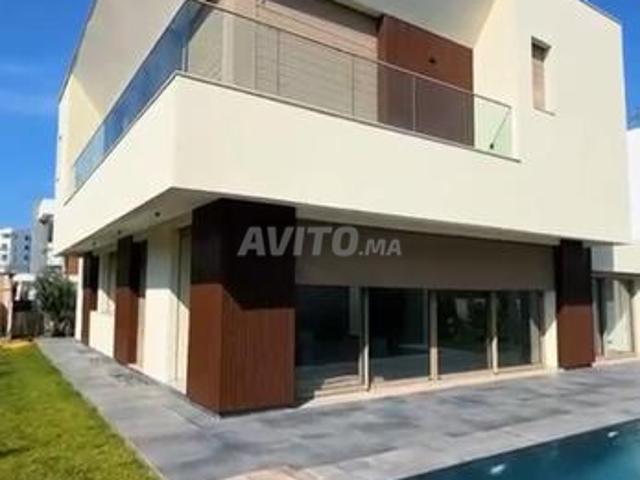 Villa de luxe 500m² à louer à Hay Riad