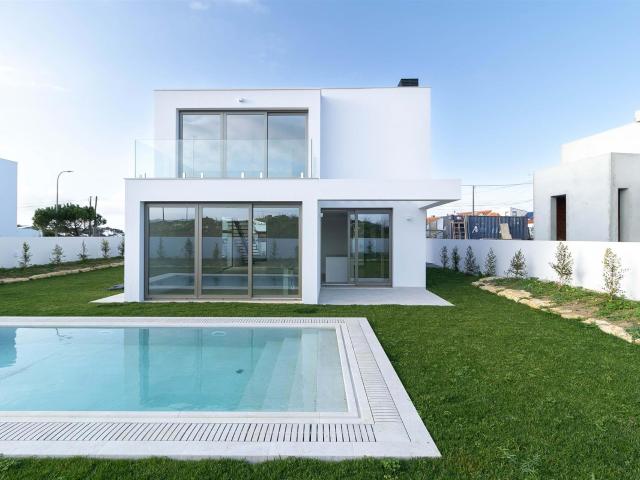 Villa de Luxo Concluída com Piscina Privada em Sintra Lote. 176m² São João das Lampas e de Terrugem