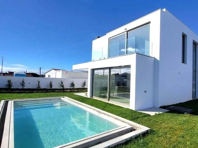 Villa de Luxo Concluída com Piscina Privada em Sintra Lote. 176m² São João das Lampas e de Terrugem
