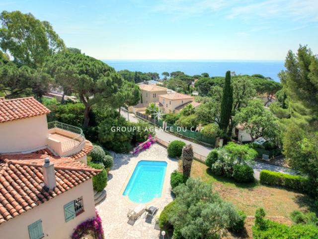 VILLA DE MAÎTRE 220M² AVEC 5 CHAMBRES PISCINE, PROCHE DES PLAGES DE SAINTE MAXIME
