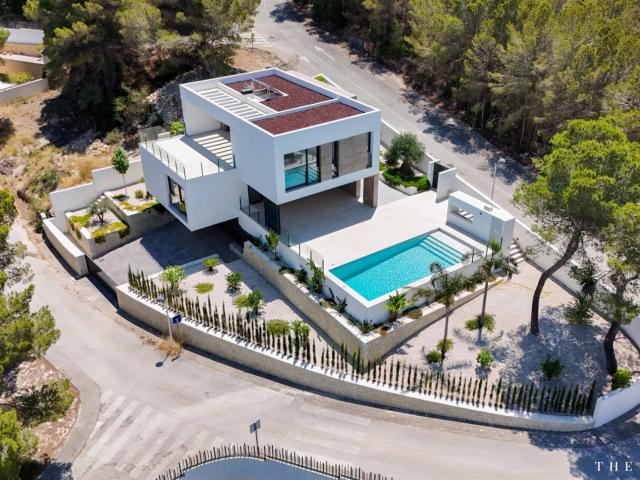 Villa de Nueva Construcción Llave en Mano y Totalmente Amueb. 350m² Moraira