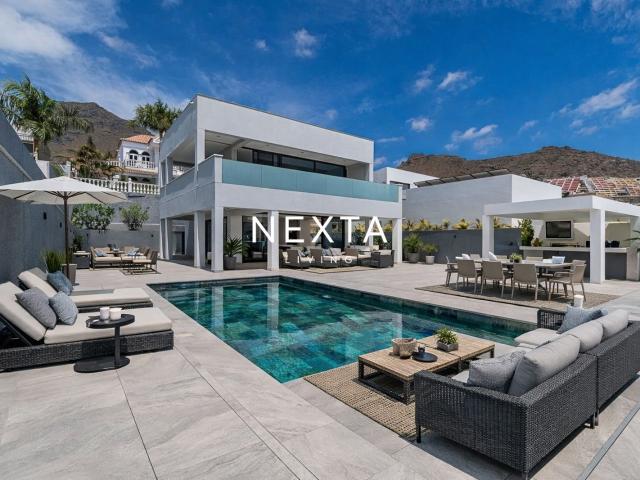 Villa de obra nueva con vistas al mar y piscina privada en E. 456m² Adeje