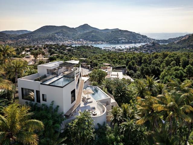 Villa de obra nueva de lujo excepcional con incomparables vistas al mar y al puerto