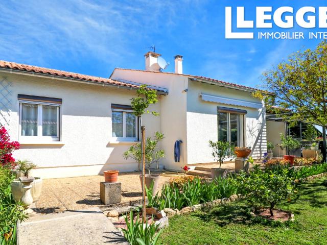 Villa de plain pied magnifiquement rénovée avec garage et jardin privé à pied du center d'Uzès