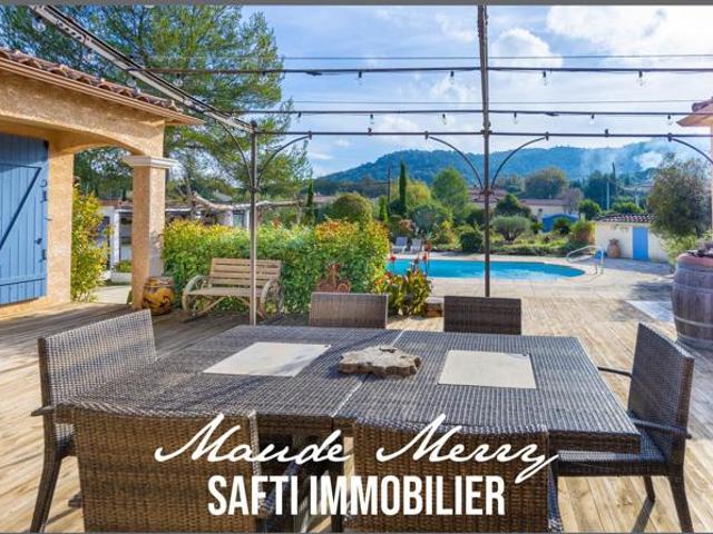 Villa de plain pied offrant 2 logements 120 m2 et 87 m2 distincts pouvant se réunir facilement pour faire une seule grande maison piscine garage et ateliers terrain plat de 2500 m2 tout à l'égout possibilité de détachement de parcelle déj