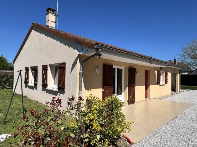 Villa de plain pied avec cour, jardin, verger proximité zone. 114m² Paray le Monial