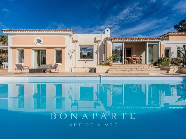 Villa de plain pied avec dépendance et piscine – Cadre privi. 220m² Saint Mathieu de Tréviers