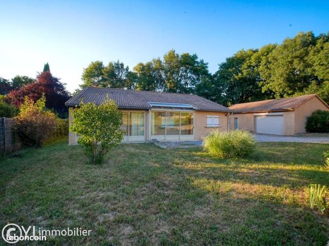 Villa de plain pied avec dépendances