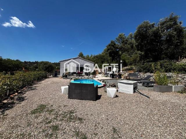 Villa de plain pied avec joli jardin