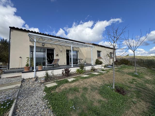 Villa de plain pied avec jardin et garage