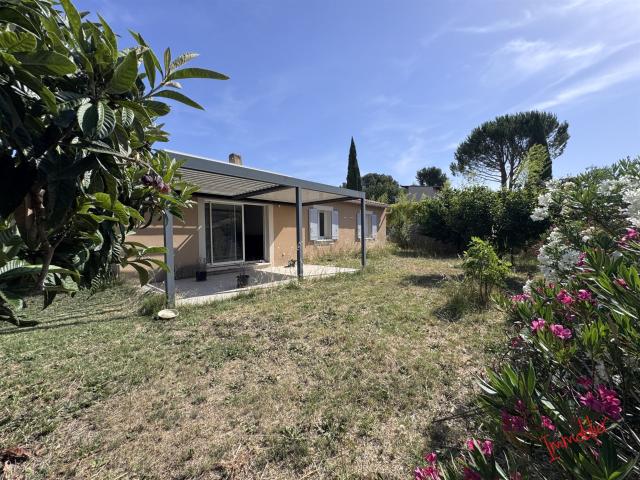 Villa de plain pied avec jardin, 10' à pied du centre 104m² Vaison la Romaine
