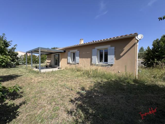 Villa de plain pied avec jardin, 10' à pied du centre