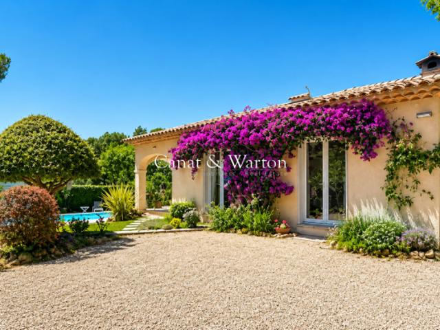 Villa de plain pied avec maison indépendante, piscine et jardin sans vis à vis