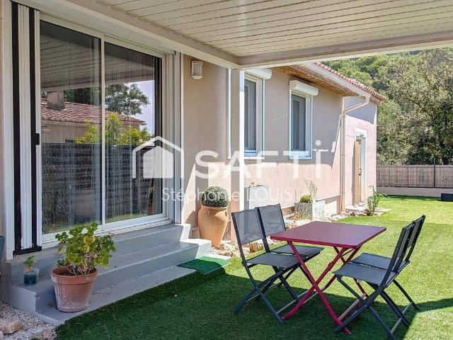 VILLA DE PLAIN PIED AVEC STUDIO ET PISCINE