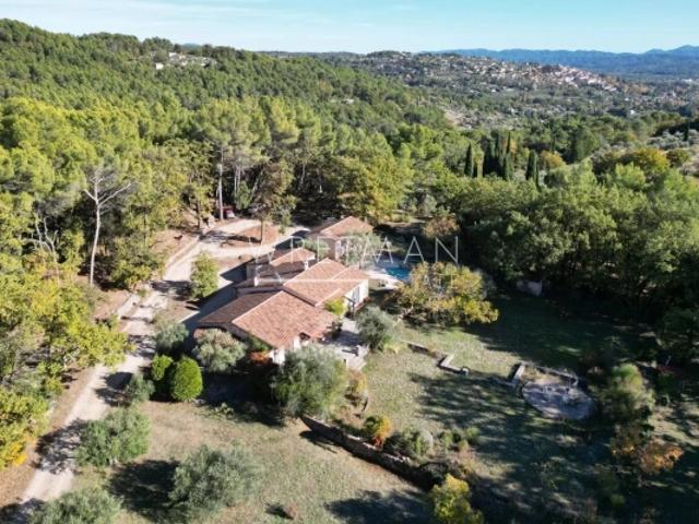 Villa de plain pied avec studio Fayence