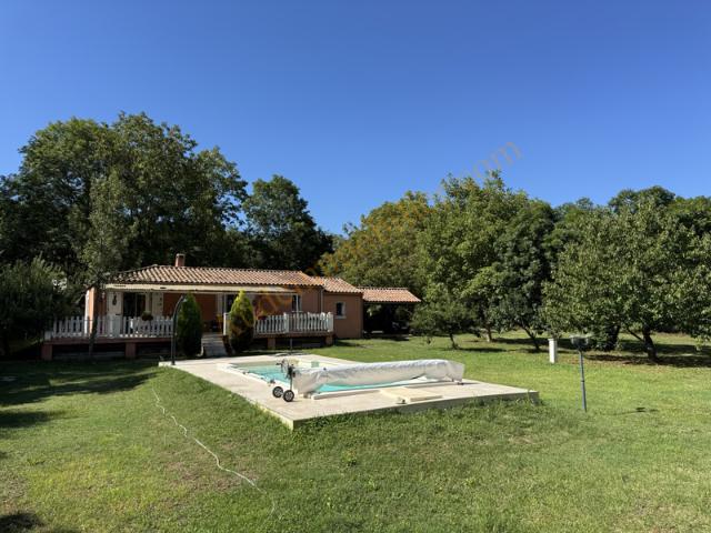 Villa de plain pied avec piscine