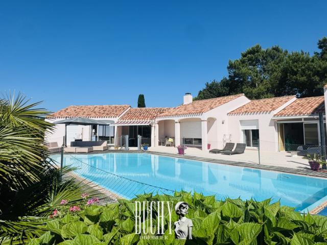 Villa de plain pied avec piscine