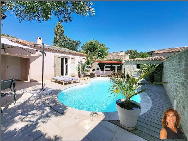Villa de plain pied avec piscine, 3 chambres et garage aménagé, prestations de qualité !