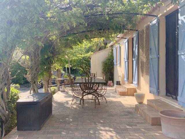 Villa de plain pied avec piscine village tous commerces