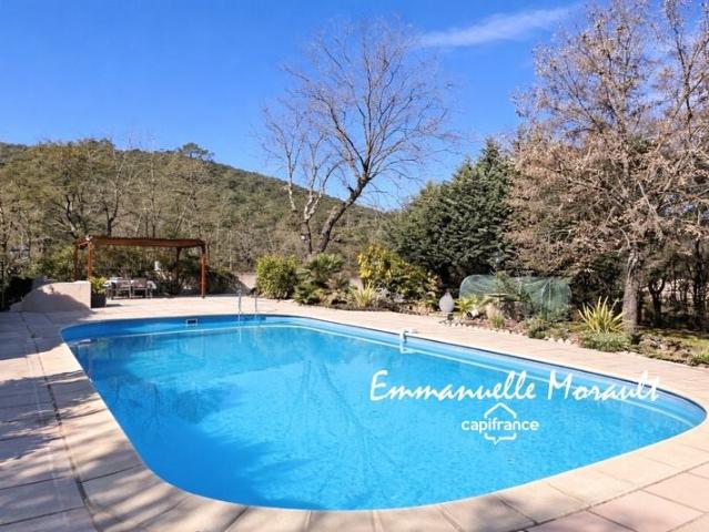 Villa de plain pied avec piscine à Bagnols En Foret 83 105m² Bagnols en Forêt