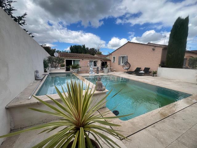Villa de plain pied avec piscine à Saint Rémy de Provence