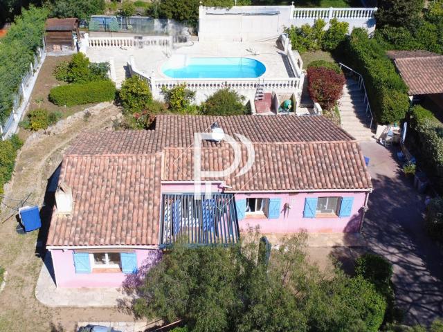 Villa de plain pied avec piscine au calme 91m² Roquebrune sur Argens