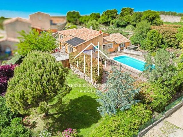 Villa de plain pied avec piscine et jacuzzi, dans un environnement calme et verdoyant à Meyrannes