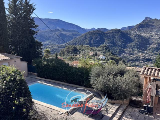 Villa de plain pied avec piscine et studio indépendant avec