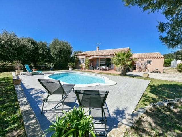 Villa de plain pied avec piscine Proche Uzès