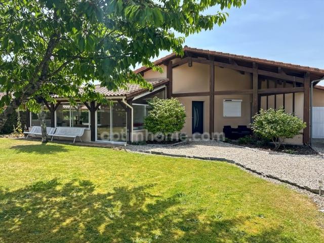 Villa de plain pied avec véranda en excellent état et à prox. 118m² Gabarret