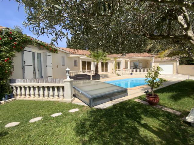 Villa de plain pied à 3 km d'Uzès, jardin paysagé avec pisc