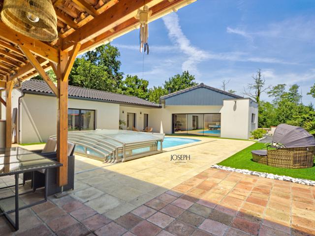 VILLA DE PLAIN PIED A PINS JUSTARET AVEC PISCINE