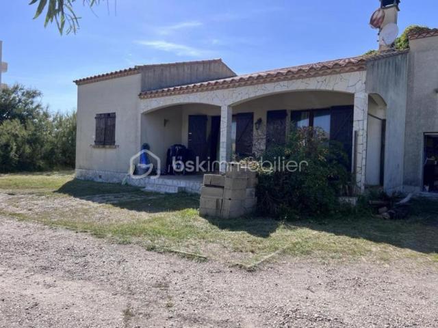 villa de plain pied à rénover de 65,51 m2 avec terrasse couverte de 16 m2 sur 489 m2 de terrain