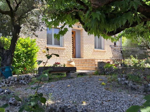 Villa de plain pied centre du village