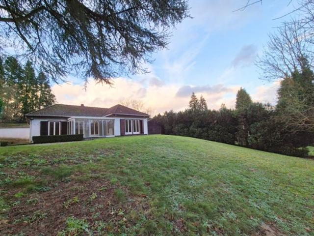 Villa de plain pied dans un coin calme et verdoyant