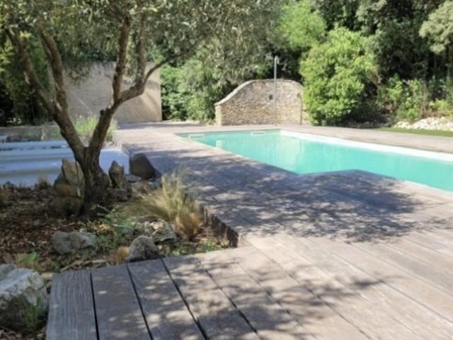 Villa de plain pied dans un cadre exceptionnel au calme avec