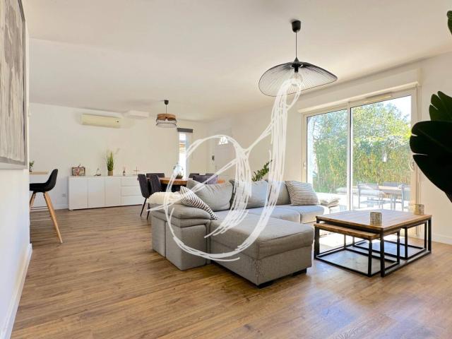 Villa de plain pied de type 4, 3 chambres avec jardin & garage s