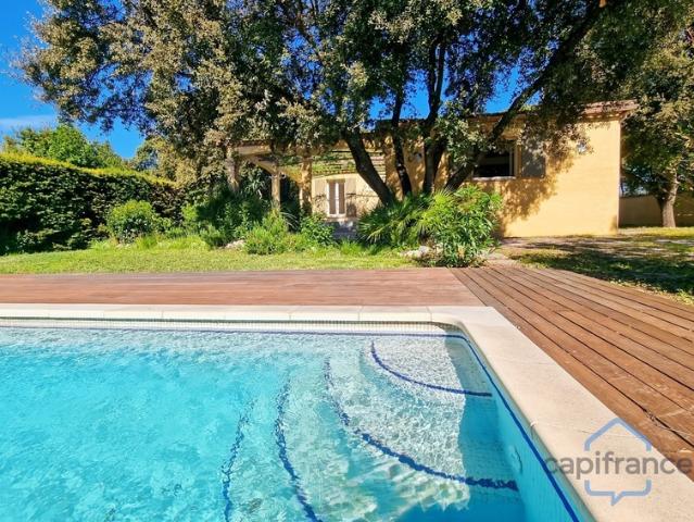 Villa de plain pied de 156m² avec 6 pièces + une dépendance Jardin arboré, Piscine 34160