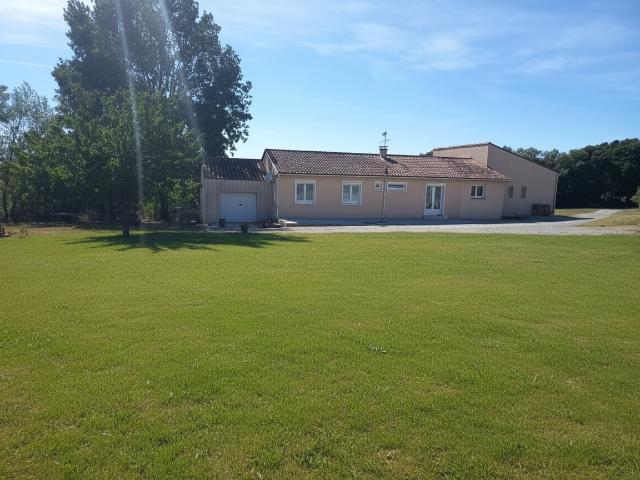 Villa de plain pied de 200 m² sur 6550 m² 200m² Montolieu