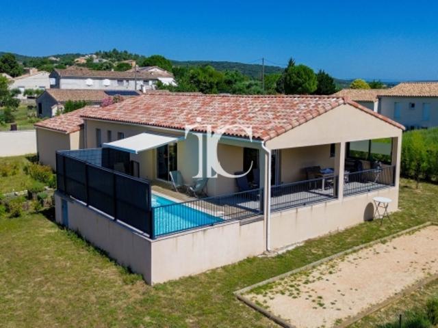 VILLA DE PLAIN PIED DOUBLE GARAGE ET PISCINE