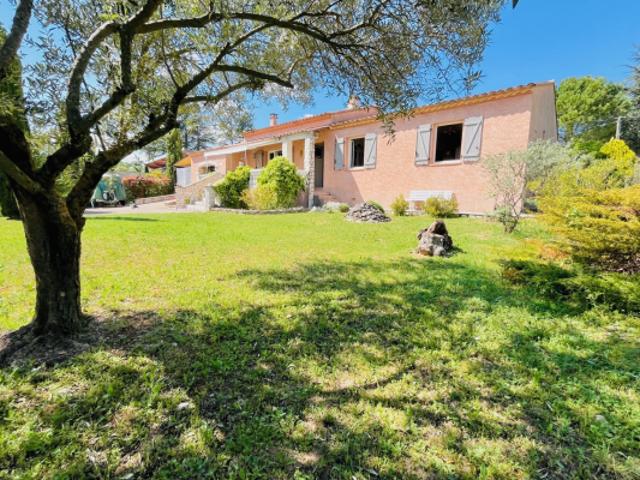 Villa de plain pied proche village tous conforts !